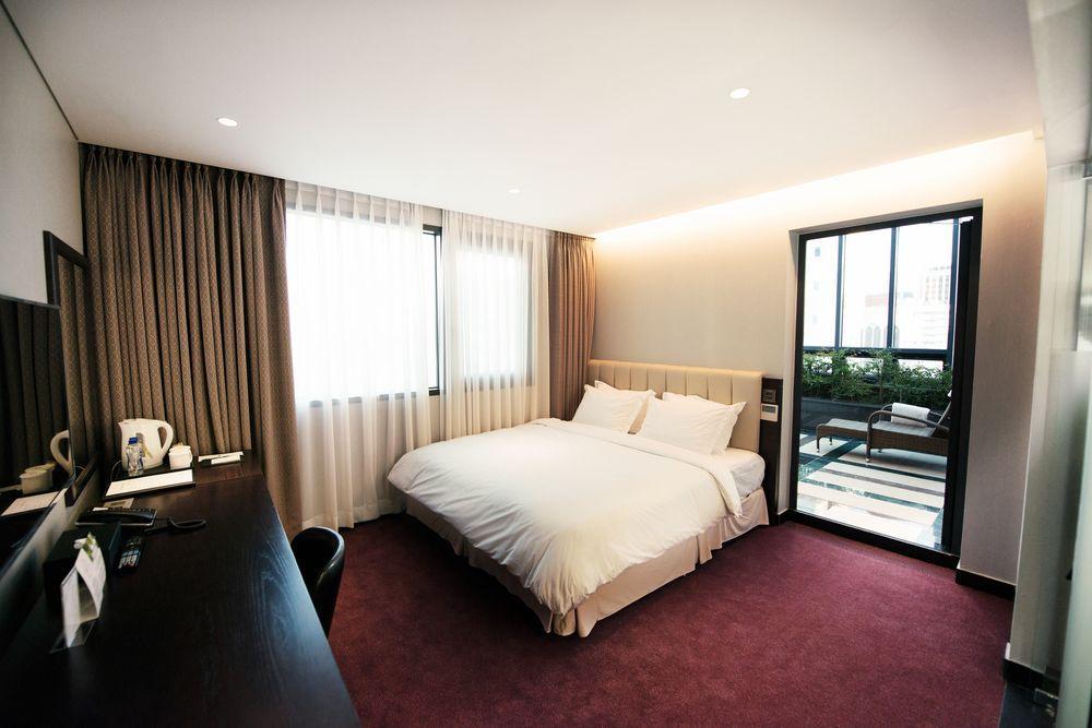 Travelodge Myeongdong City Hall Seoul Bagian luar foto