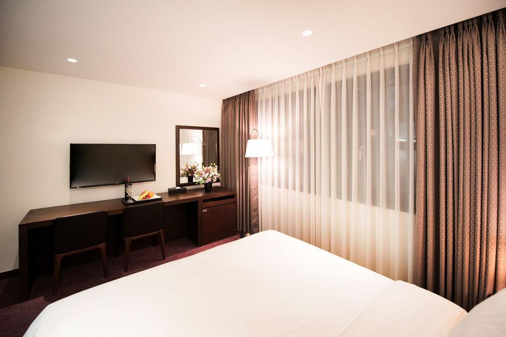 Travelodge Myeongdong City Hall Seoul Bagian luar foto